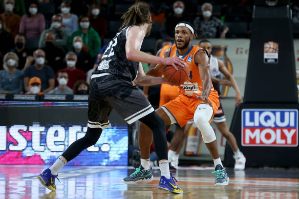 新西兰队以 新西兰队以